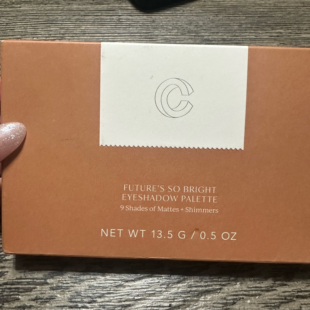 Complex Culture- Eyeshadow Palette - 9 Shades of Matte and Shimmer